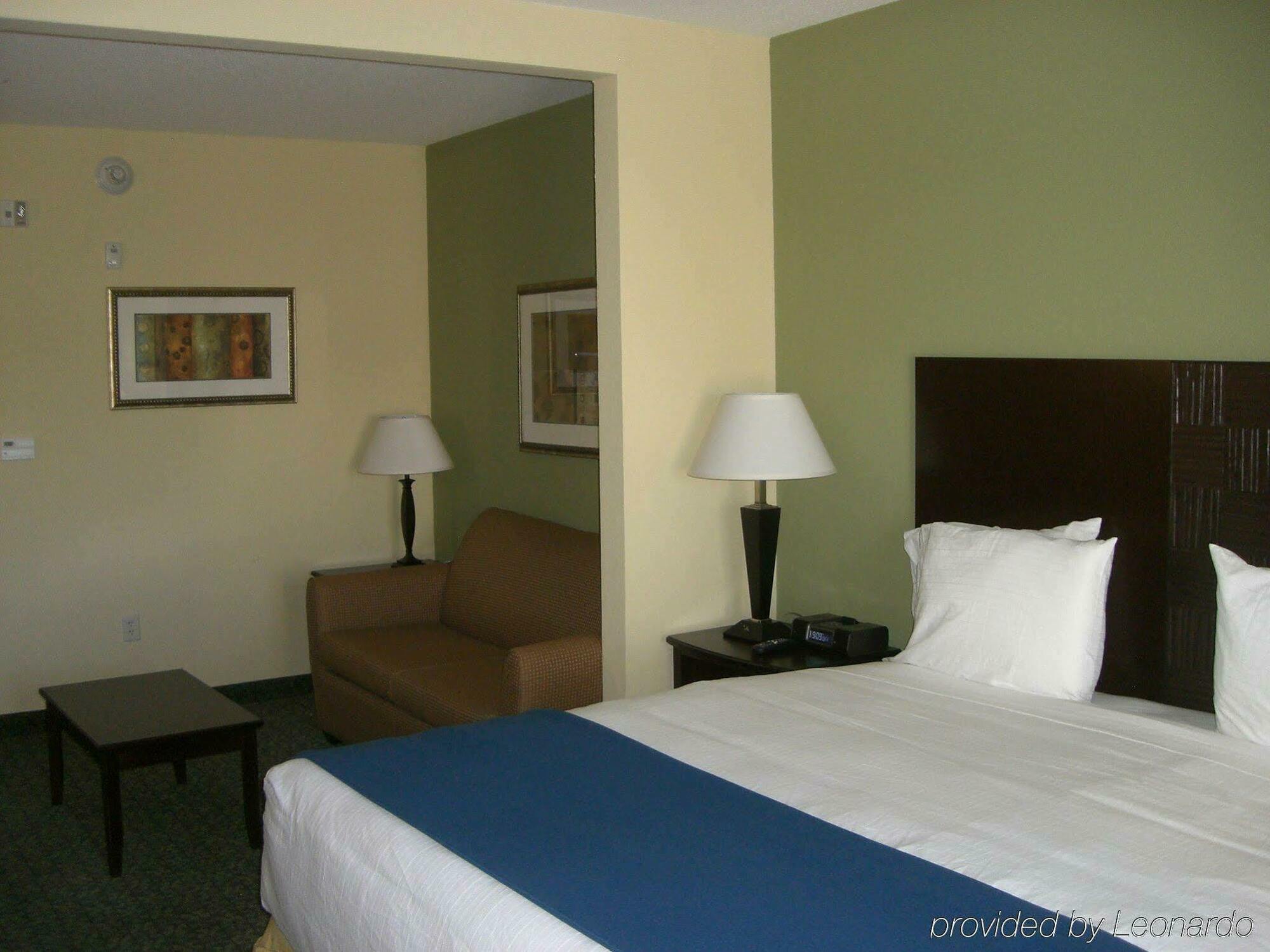 Holiday Inn Express & Suites Covington, An Ihg Hotel Room photo